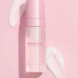 Kylie Skin by Kylie Jenner - Foaming Face Wash